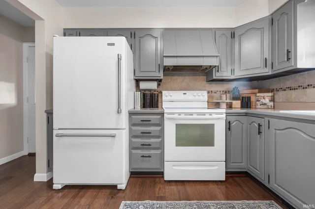 $272,500 | 736 East Schnellville Road, Jasper, IN 47546