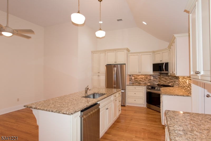 673 Glendale Road Franklin Lakes, NJ 07417 - Photo 8 of 19