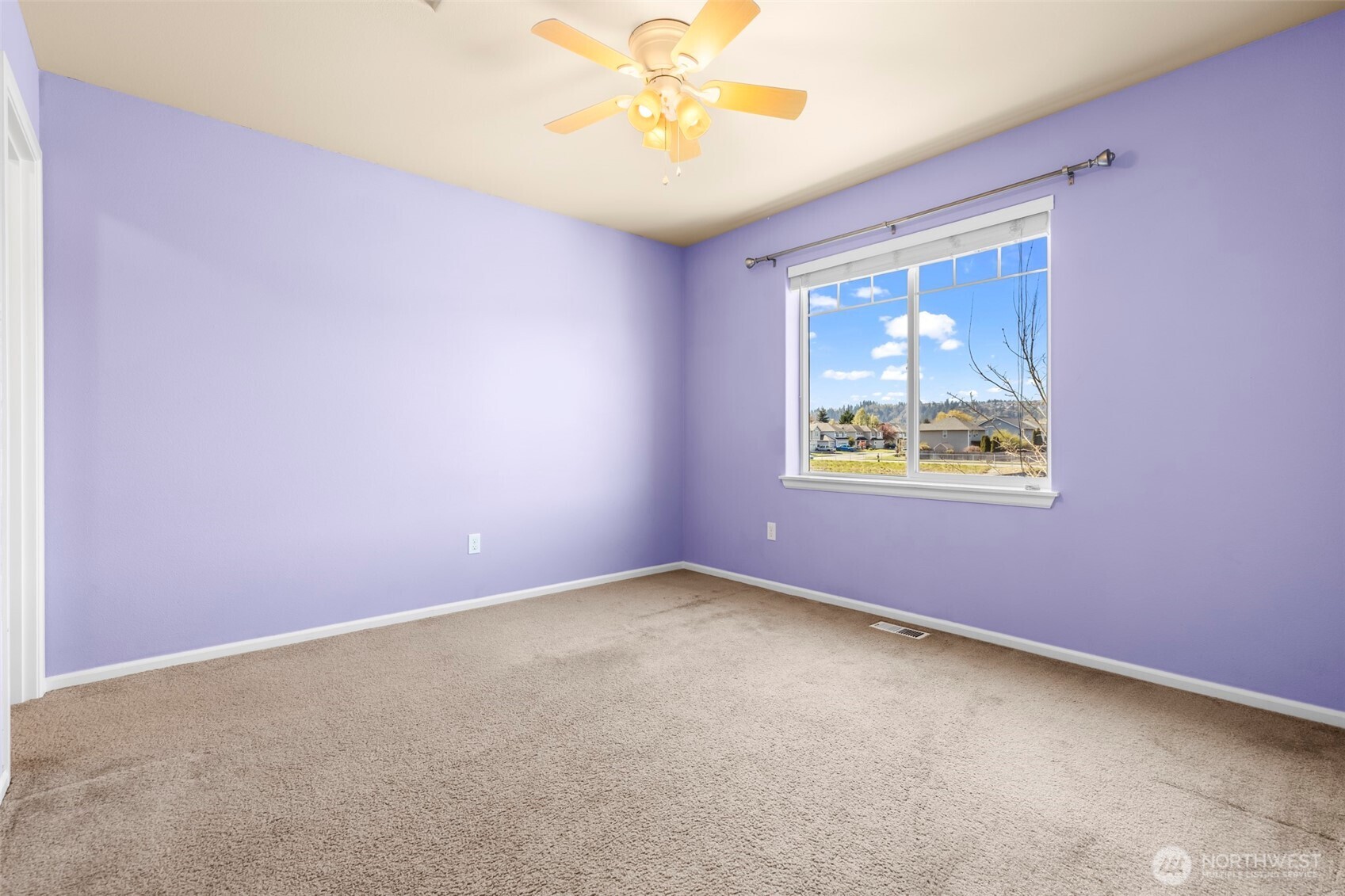 1408 Daffodil Avenue Northeast Orting, WA 98360 - Photo 21 of 37 an empty room with windows and fan