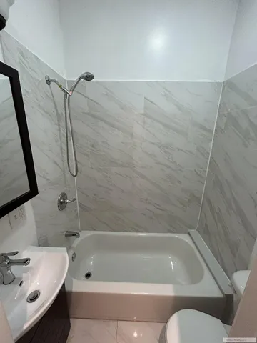 $4,500 | 419 West 44th Street, Unit 1W | Hell's Kitchen