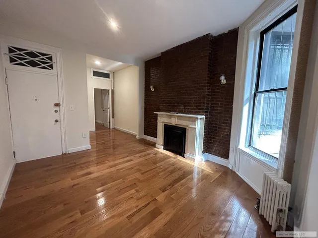 $4,500 | 419 West 44th Street, Unit 1W | Hell's Kitchen