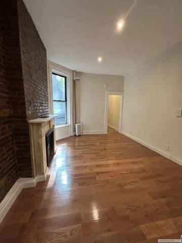 $4,500 | 419 West 44th Street, Unit 1W | Hell's Kitchen
