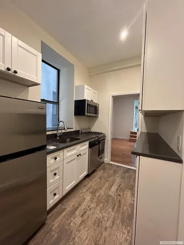 $4,500 | 419 West 44th Street, Unit 1W | Hell's Kitchen