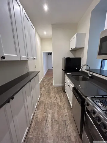 $4,500 | 419 West 44th Street, Unit 1W | Hell's Kitchen