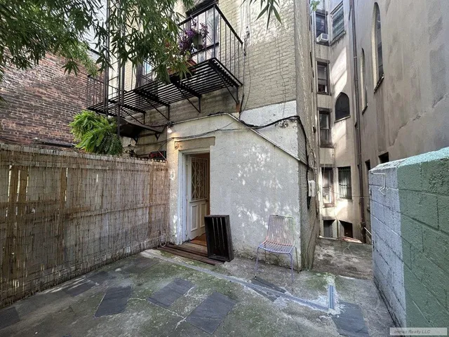 $4,500 | 419 West 44th Street, Unit 1W | Hell's Kitchen