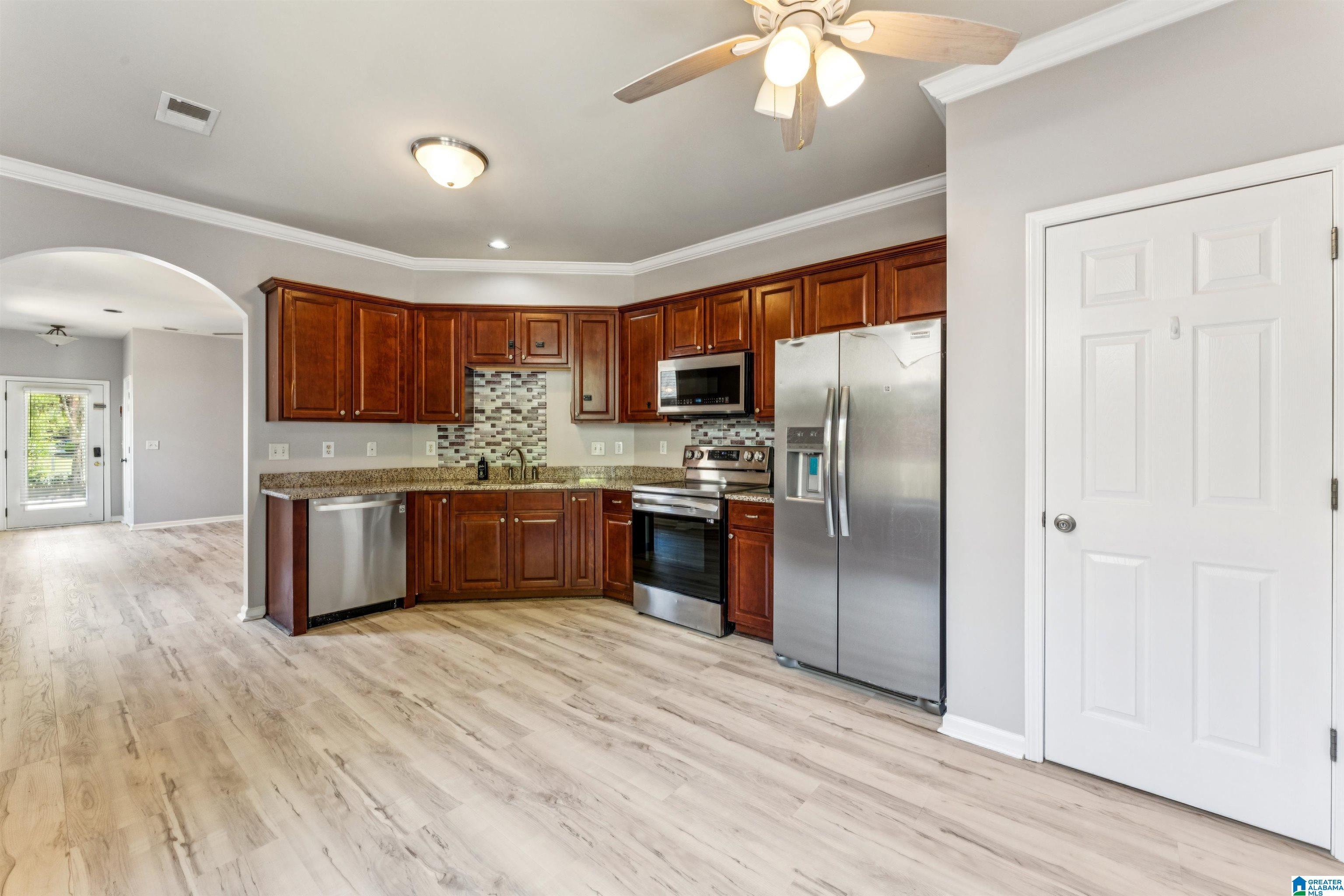 5723 Park Side Road Hoover, AL 35244 - Photo 5 of 38