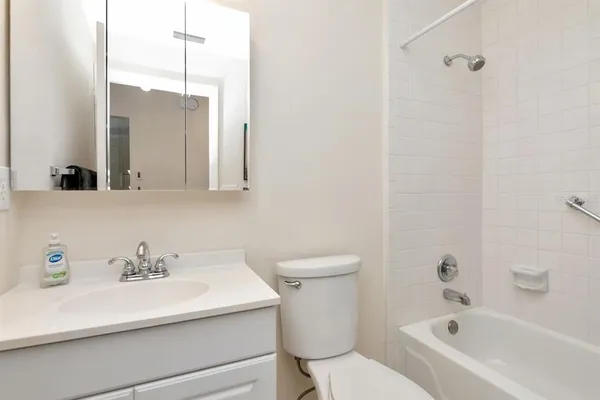 $210,000 | 3113 Lake Pine Way, Unit C, Tarpon Springs, FL 34688