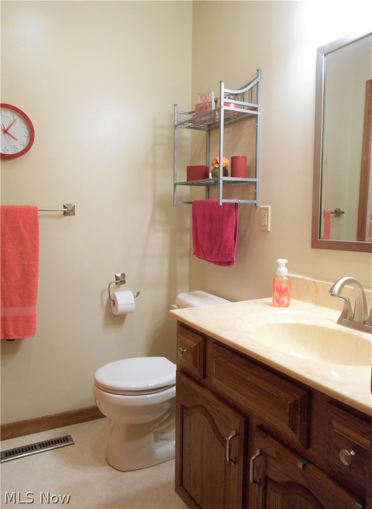 25 Tanglewood Road Belpre, OH 45714 - Photo 18 of 28 Main full bath