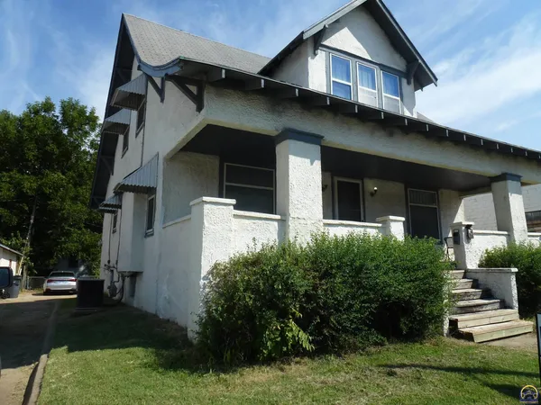 $120,000 | 712 West 6th Avenue, Emporia, KS 66801
