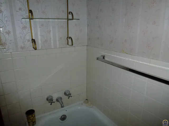 $120,000 | 712 West 6th Avenue, Emporia, KS 66801