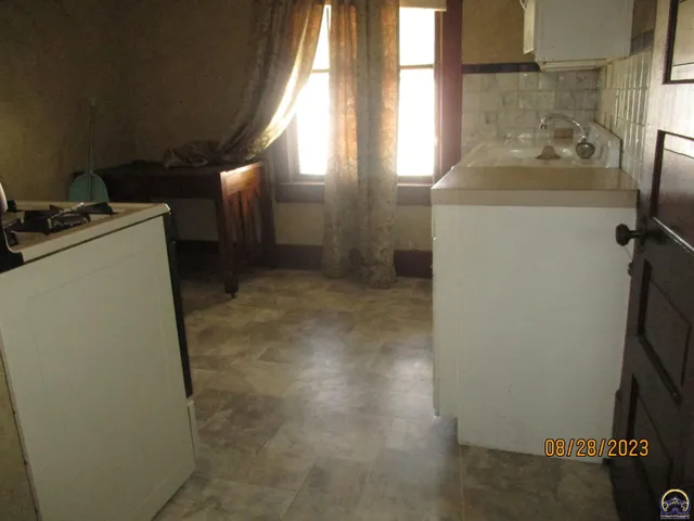 $120,000 | 712 West 6th Avenue, Emporia, KS 66801