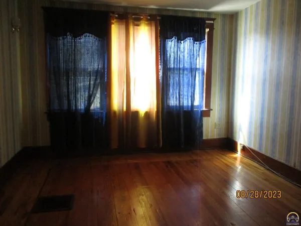 $120,000 | 712 West 6th Avenue, Emporia, KS 66801