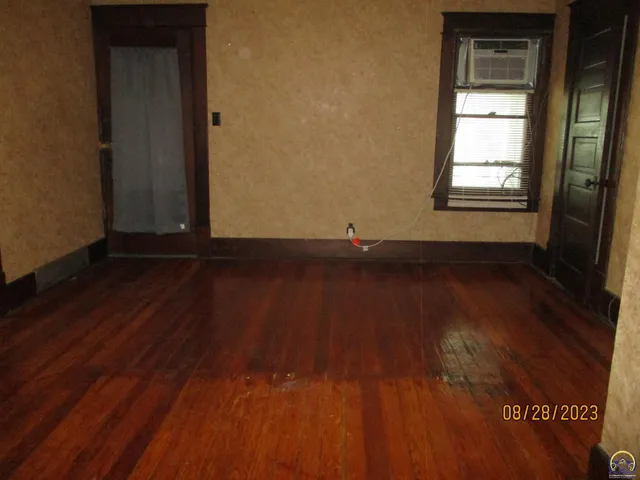 $120,000 | 712 West 6th Avenue, Emporia, KS 66801