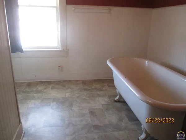 $120,000 | 712 West 6th Avenue, Emporia, KS 66801