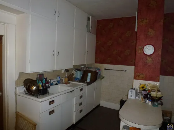 $120,000 | 712 West 6th Avenue, Emporia, KS 66801