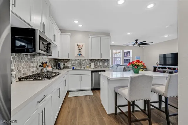 $450,000 | 2555 Hampton Road, Unit 10301, Henderson, NV 89052