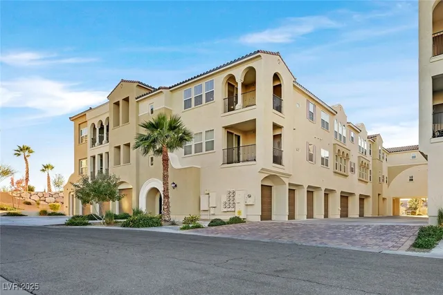 $450,000 | 2555 Hampton Road, Unit 10301, Henderson, NV 89052