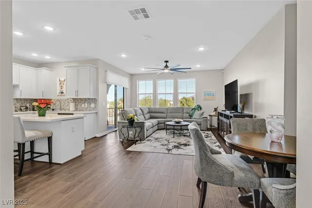 $450,000 | 2555 Hampton Road, Unit 10301, Henderson, NV 89052