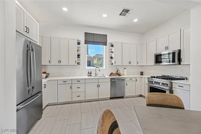 $450,000 | 2555 Hampton Road, Unit 10301, Henderson, NV 89052