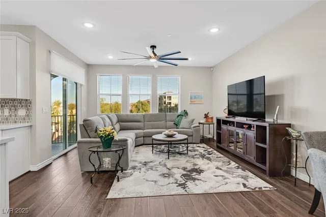 $450,000 | 2555 Hampton Road, Unit 10301, Henderson, NV 89052