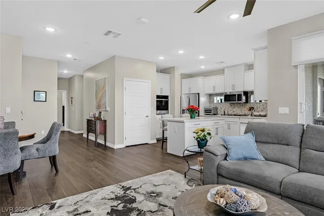 $450,000 | 2555 Hampton Road, Unit 10301, Henderson, NV 89052