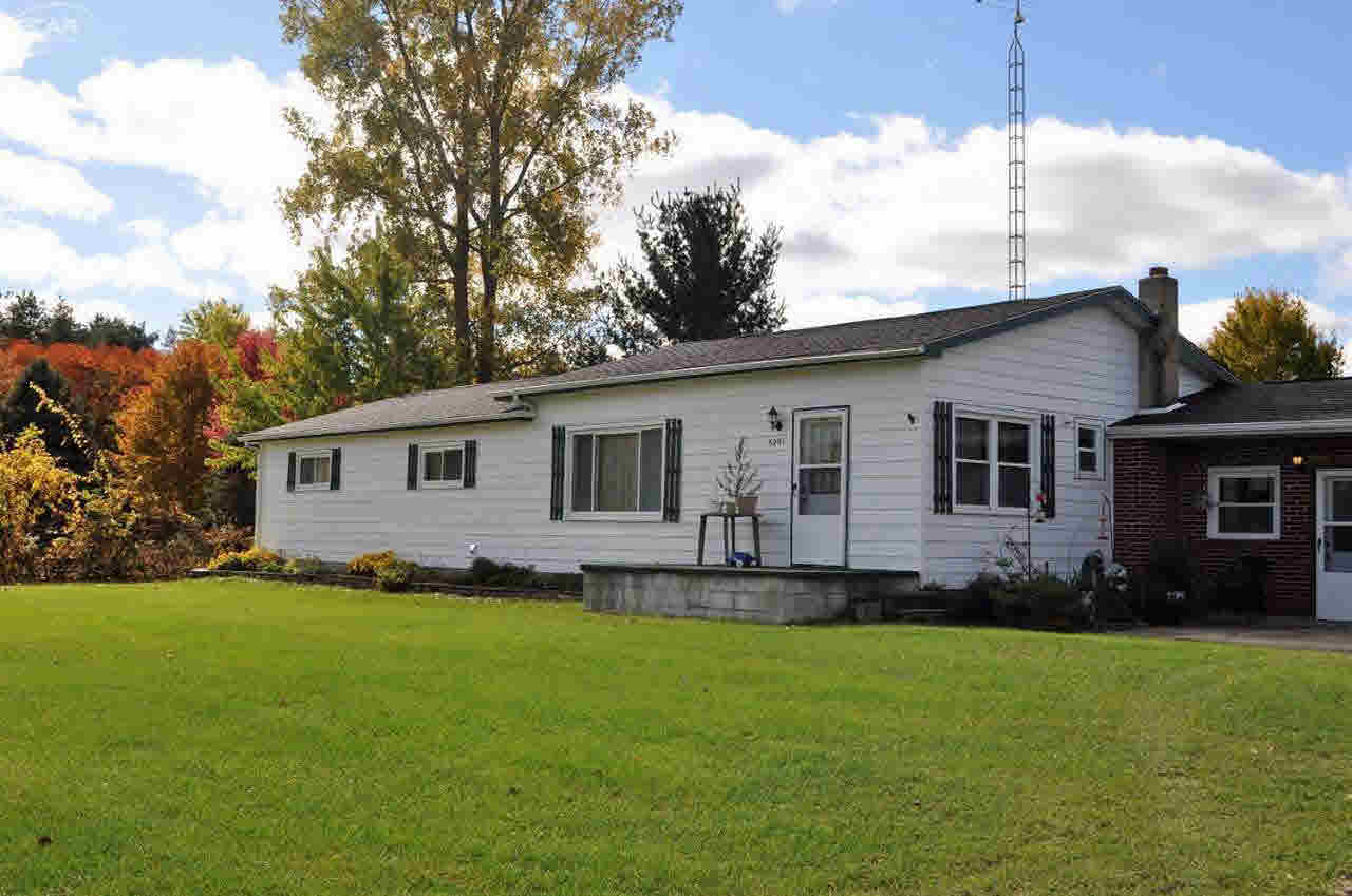 8291 Morrish Road Flushing, MI 48433 - Photo 3 of 32 21230330-2.JPG