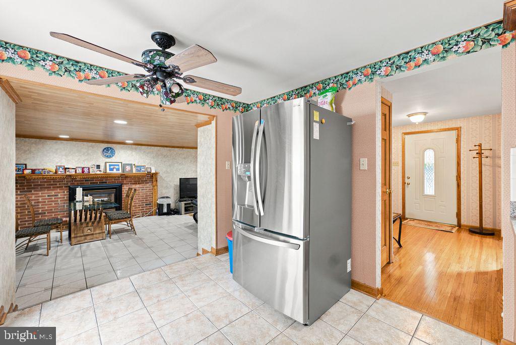 557 Covered Bridge Road Cherry Hill, NJ 08034 - Photo 9 of 43 Charming kitchen with cozy living space.