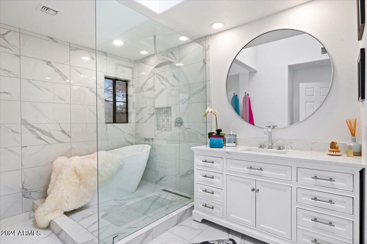 7525 East Gainey Ranch Road, Unit 185 Scottsdale, AZ 85258 - Photo 22 of 46 Master Bathroom