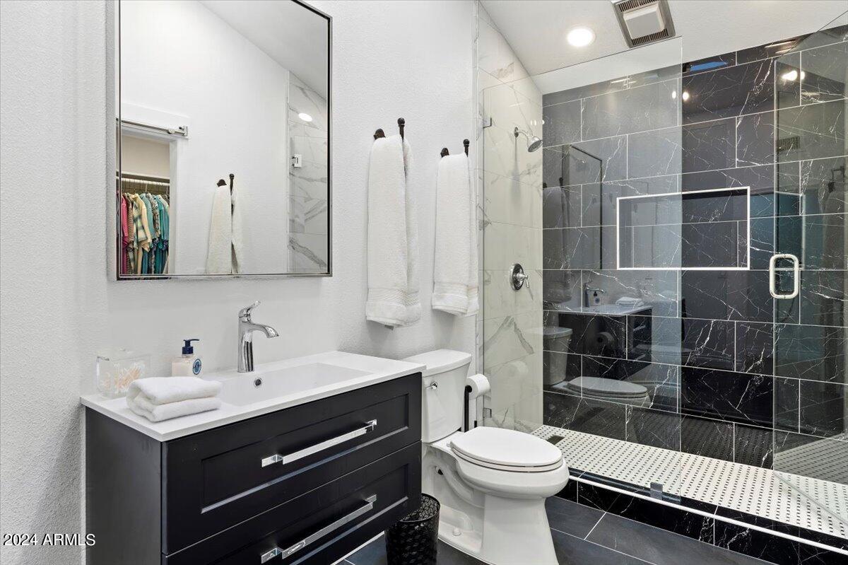 7525 East Gainey Ranch Road, Unit 185 Scottsdale, AZ 85258 - Photo 24 of 46 Remodeled Bathroom