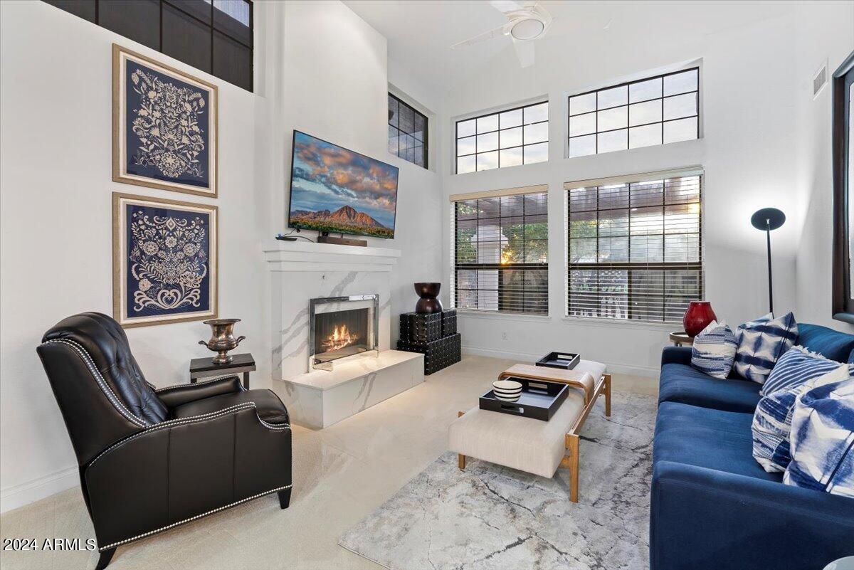 7525 East Gainey Ranch Road, Unit 185 Scottsdale, AZ 85258 - Photo 5 of 46 Living Room