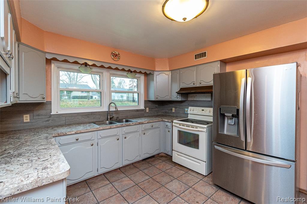 2307 Kenilworth Road Jackson, MI 49203 - Photo 12 of 36