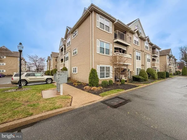 $299,900 | 72307 Delaire Landing Road, Unit 307, Philadelphia, PA 19114
