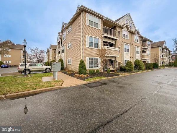 $299,900 | 72307 Delaire Landing Road, Unit 307, Philadelphia, PA 19114