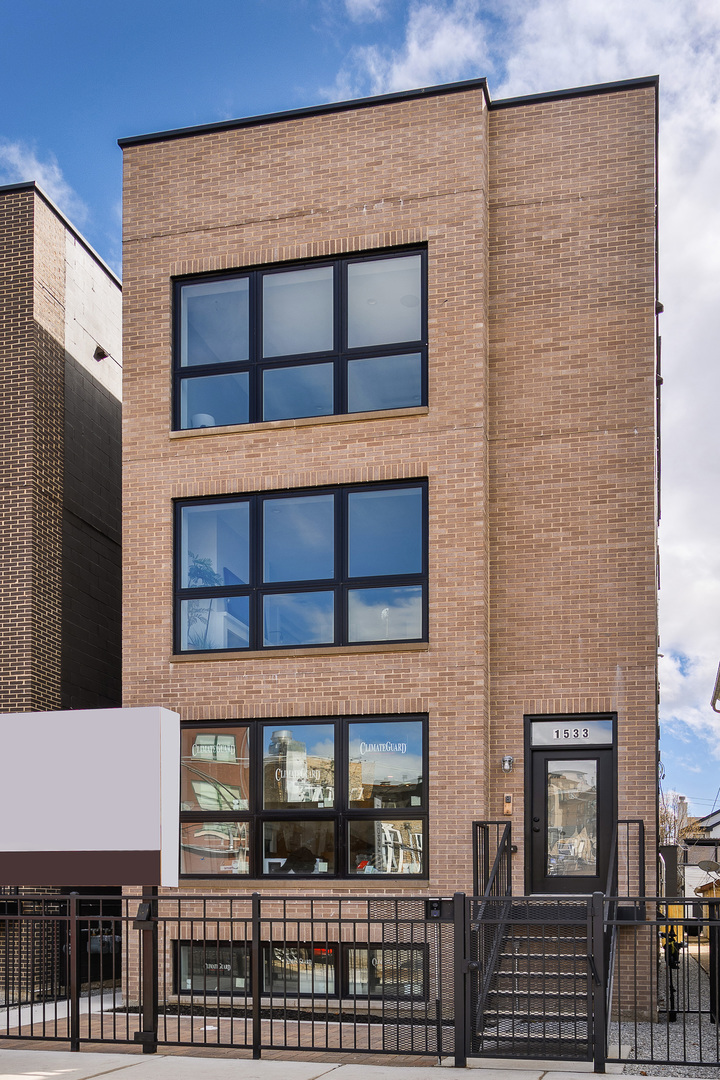 1533 West Barry Avenue, Unit 2 Chicago, IL 60657 - Photo 1 of 26