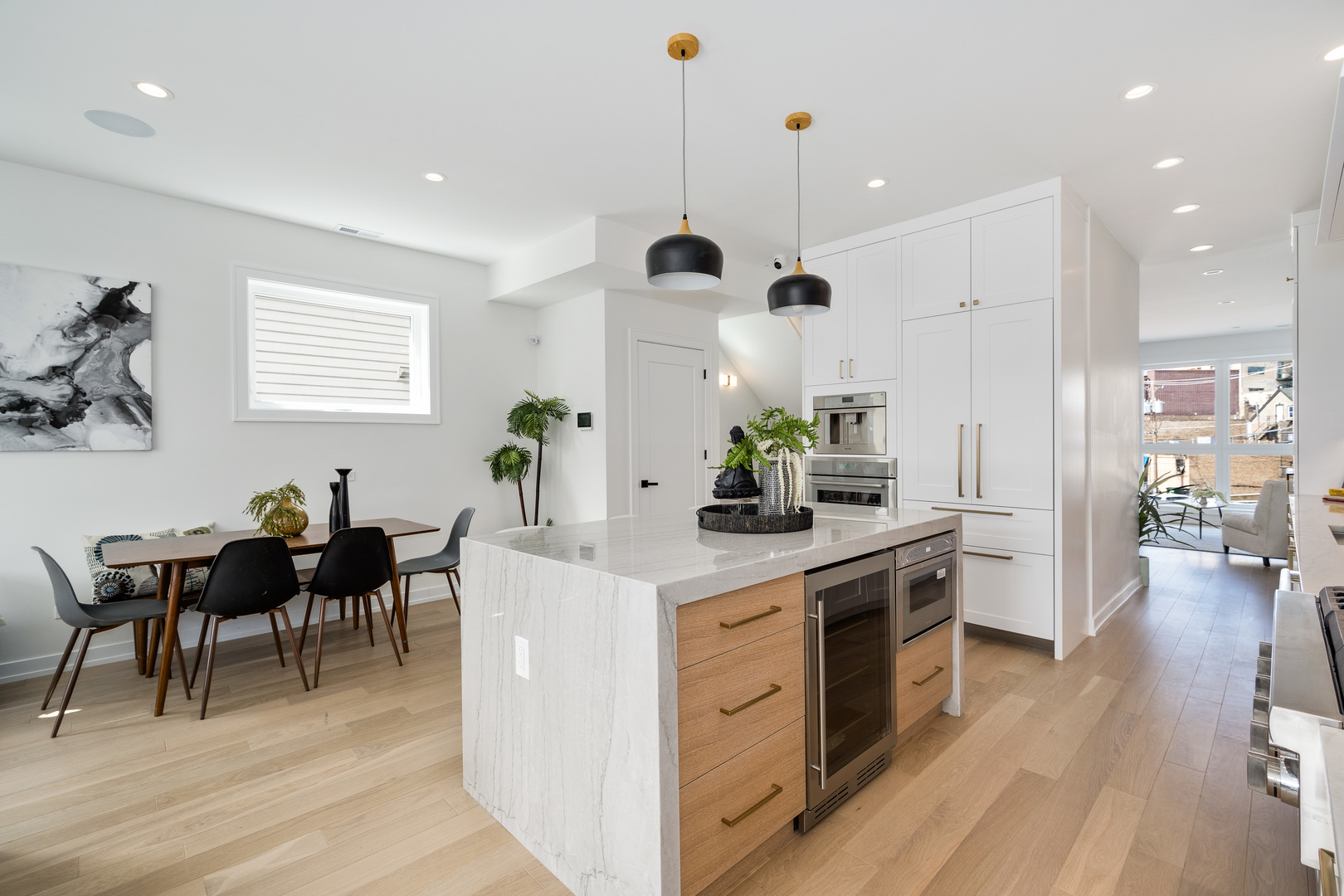 1533 West Barry Avenue, Unit 2 Chicago, IL 60657 - Photo 11 of 26