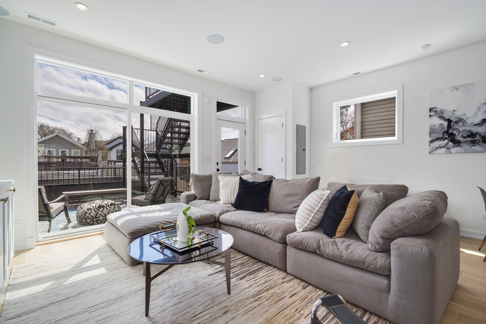 1533 West Barry Avenue, Unit 2 Chicago, IL 60657 - Photo 12 of 26