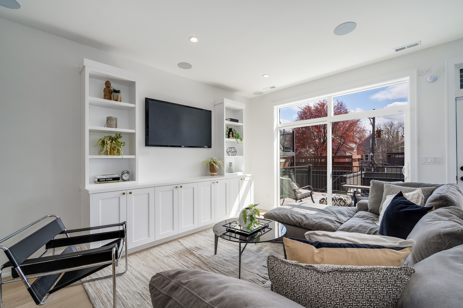 1533 West Barry Avenue, Unit 2 Chicago, IL 60657 - Photo 13 of 26