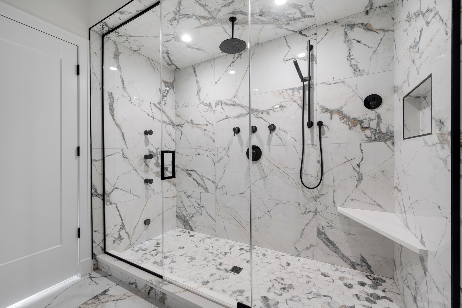 1533 West Barry Avenue, Unit 2 Chicago, IL 60657 - Photo 19 of 26