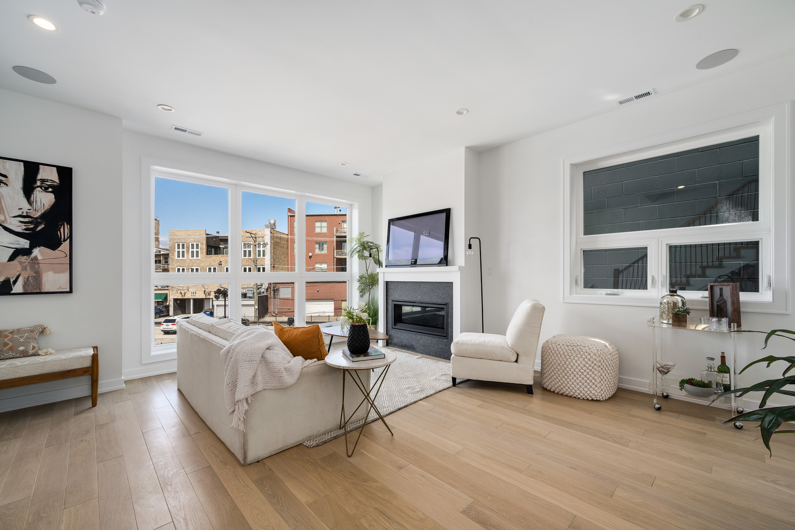 1533 West Barry Avenue, Unit 2 Chicago, IL 60657 - Photo 2 of 26