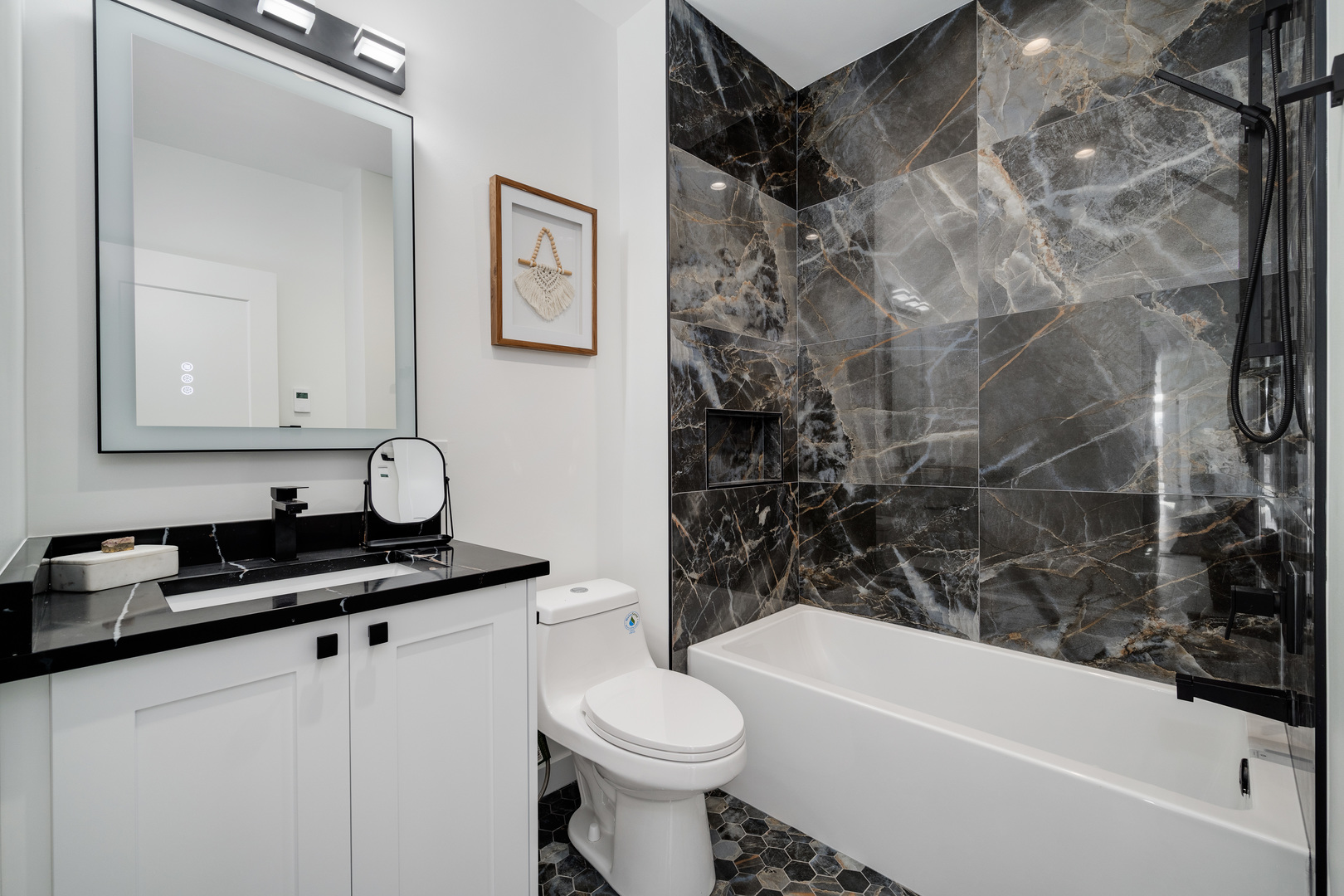 1533 West Barry Avenue, Unit 2 Chicago, IL 60657 - Photo 22 of 26
