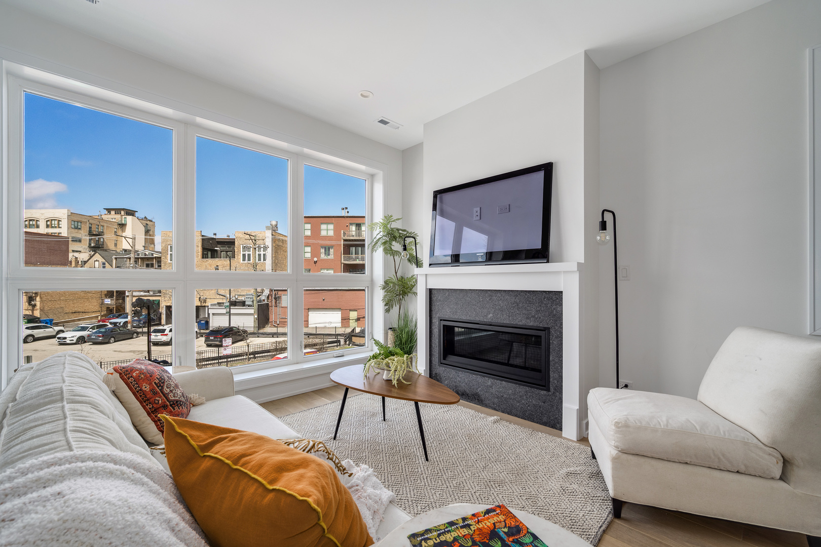 1533 West Barry Avenue, Unit 2 Chicago, IL 60657 - Photo 3 of 26