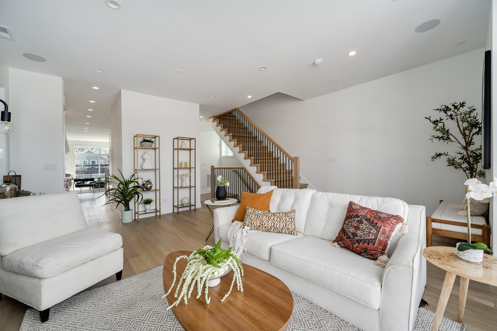 1533 West Barry Avenue, Unit 2 Chicago, IL 60657 - Photo 5 of 26
