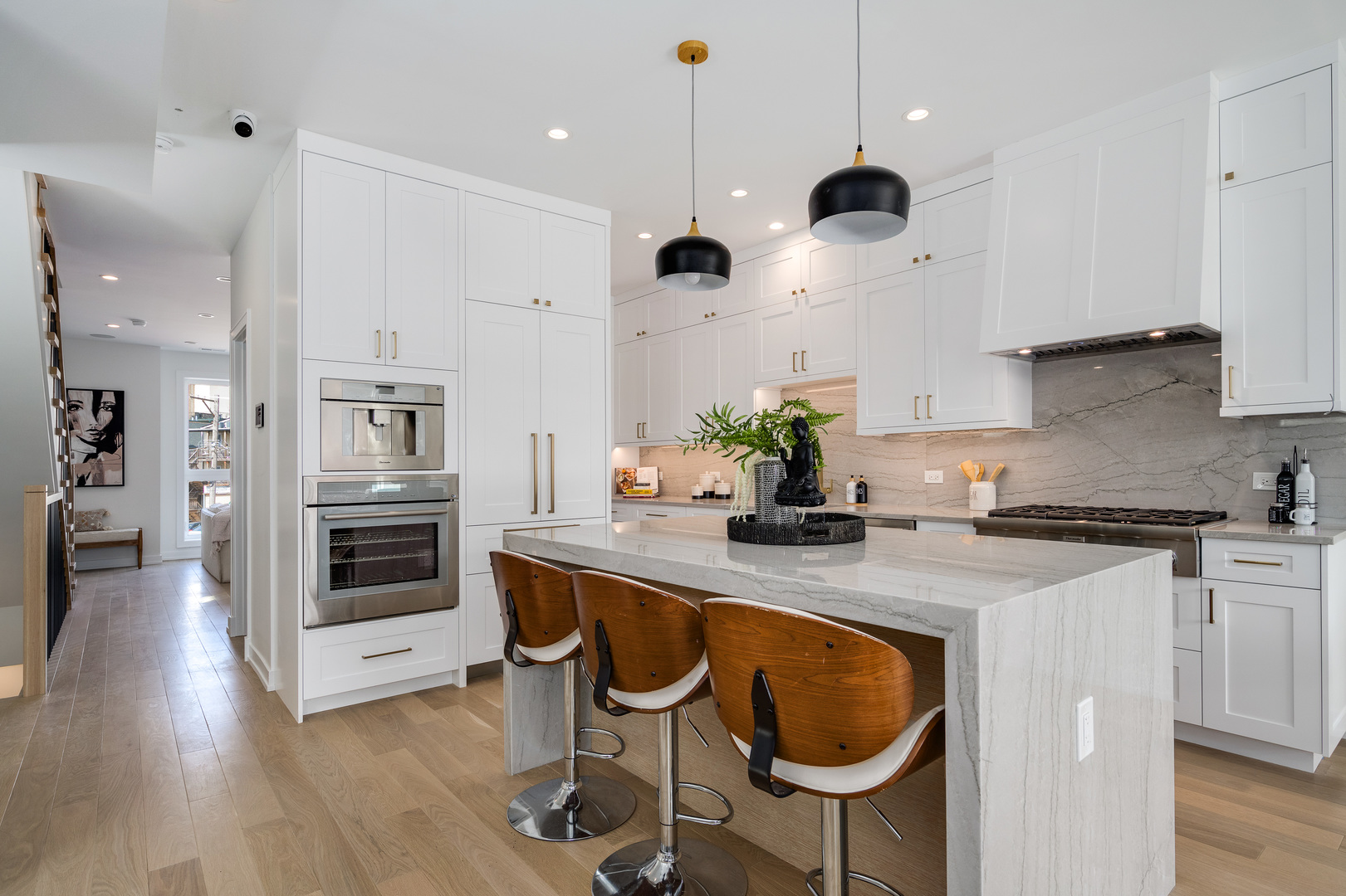 1533 West Barry Avenue, Unit 2 Chicago, IL 60657 - Photo 9 of 26