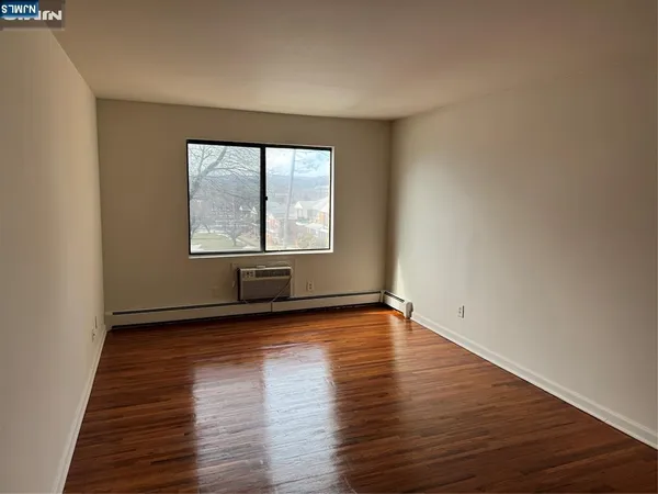 $2,250 | 102 Bellgrove Drive, Unit 3A, Mahwah, NJ 07430