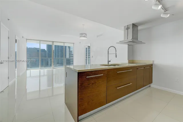 $6,000 | 495 Brickell Avenue, Unit 2103, Miami, FL 33131
