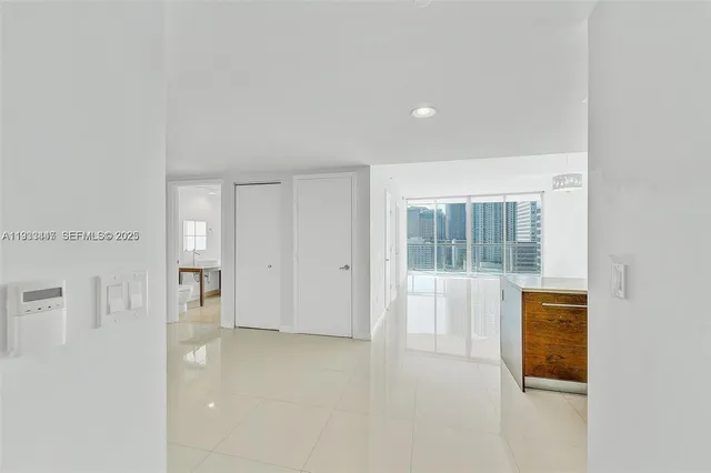 $6,000 | 495 Brickell Avenue, Unit 2103, Miami, FL 33131