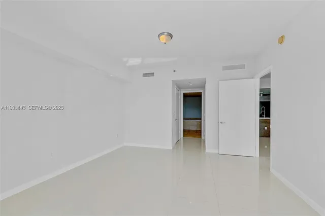 $6,000 | 495 Brickell Avenue, Unit 2103, Miami, FL 33131