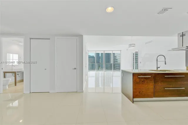 $6,000 | 495 Brickell Avenue, Unit 2103, Miami, FL 33131