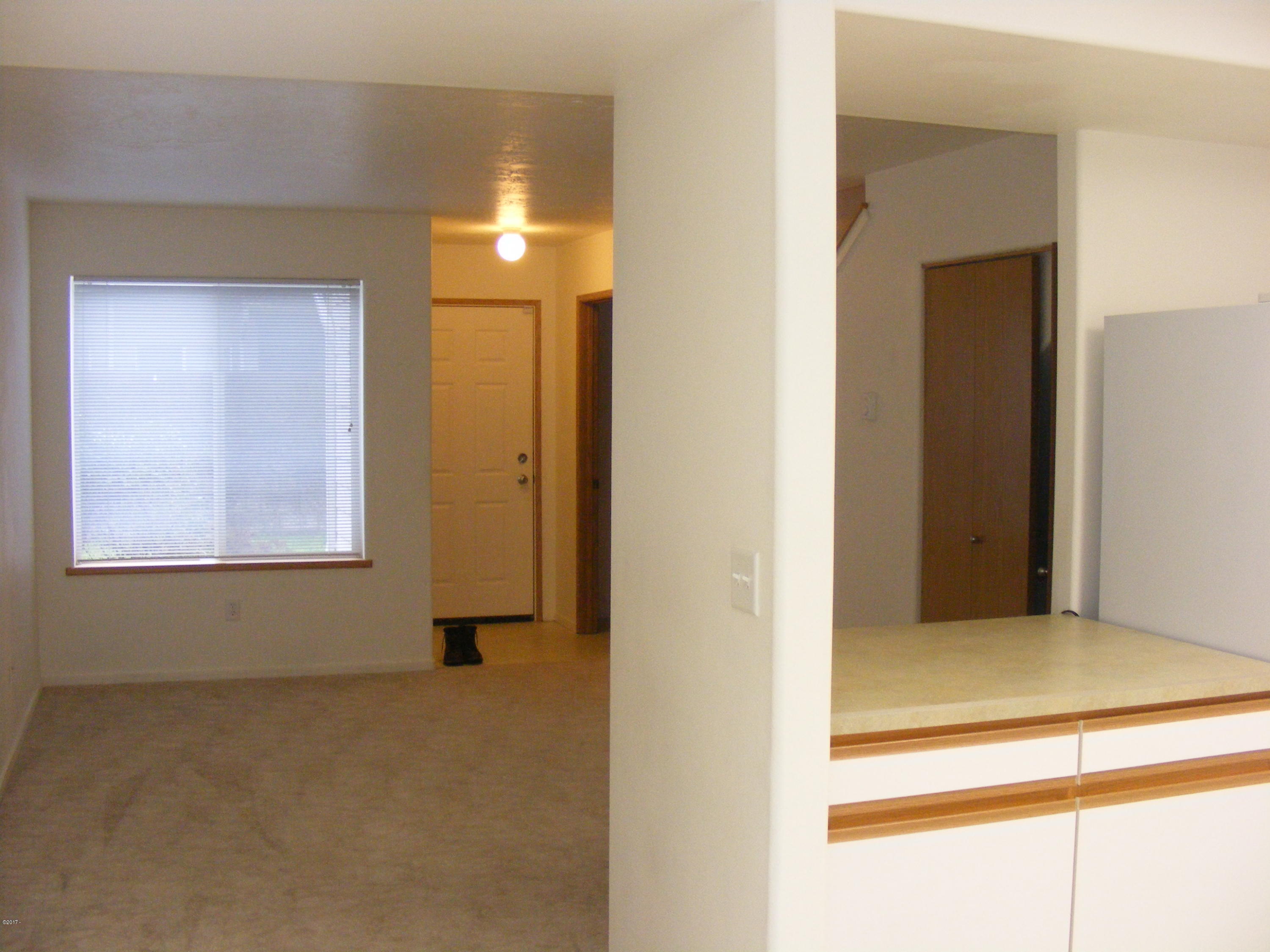 225 Southwest 30th Street Newport, OR 97366 - Photo 6 of 23 view towards entry