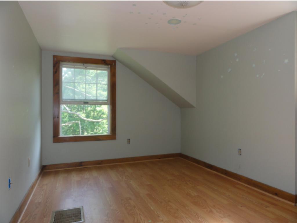 55 Graves Road Keene, NH 03431 - Photo 4 of 10